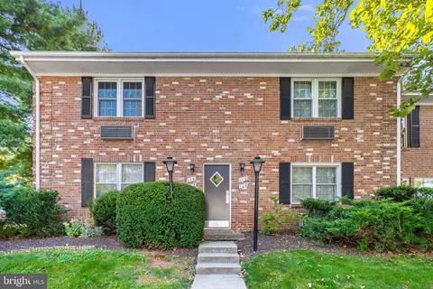 114 N Duke Dr, Sterling, VA 20164