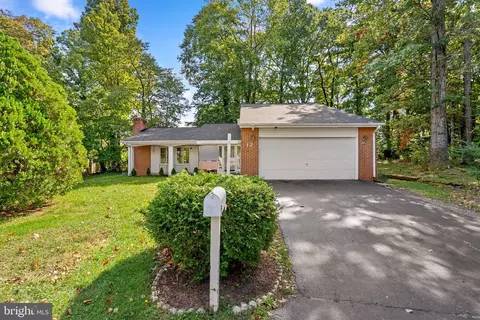 12 Pheasant Run Ct, Sterling, VA 20164