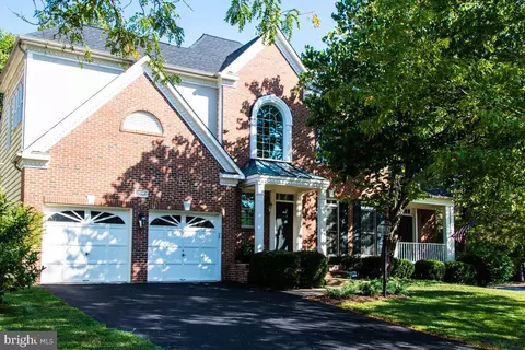 25928 Planting Field Dr, Chantilly, VA 20152