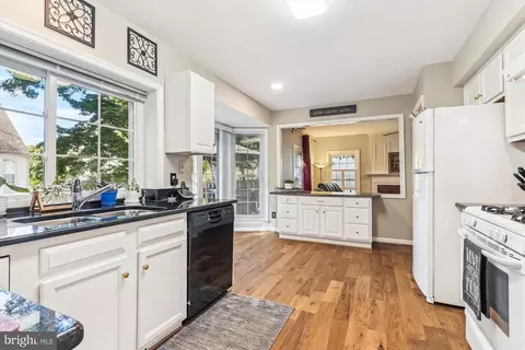 803 Catoctin Cir NE, Leesburg, VA 20176