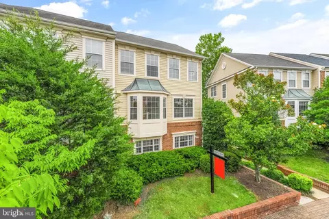 45074 University Dr, Ashburn, VA 20147