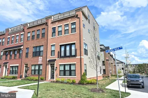 22974 Clarence Walk Ter, Broadlands, VA 20148