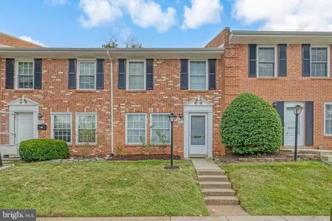 206 N Auburn Dr, Sterling, VA 20164