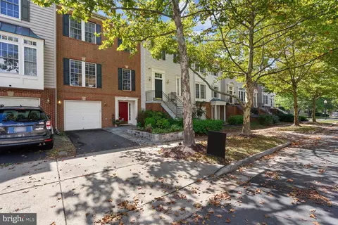 43069 Golf View Dr, Chantilly, VA 20152 photo 2