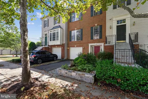 43069 Golf View Dr, Chantilly, VA 20152