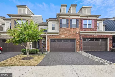 44264 Mimosa Grove Sq, Leesburg, VA 20176