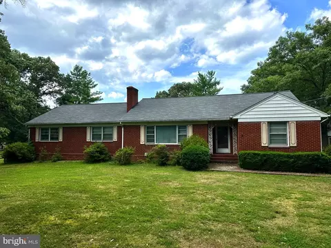 113 Lakeland Dr, Sterling, VA 20164