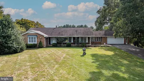 38160 John Wolford Rd, Hillsboro, VA 20132