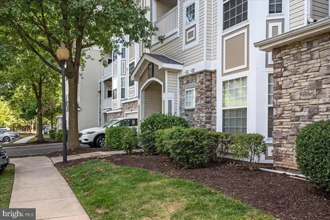 501 Sunset View Ter SE #207, Leesburg, VA 20175