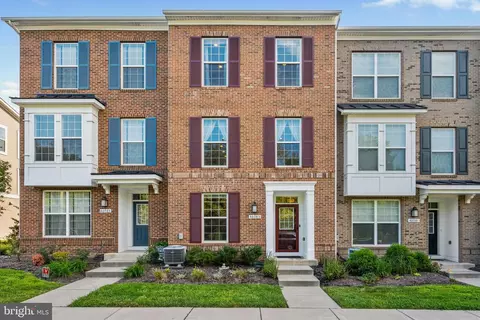 46083 Hall Rd, Sterling, VA 20166
