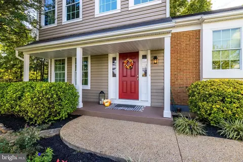46 Bentley Dr, Sterling, VA 20165 photo 3