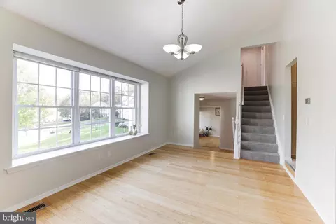 46 Bentley Dr, Sterling, VA 20165 photo 15