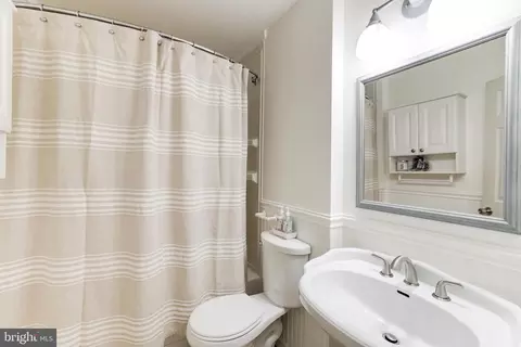 46 Bentley Dr, Sterling, VA 20165 photo 12