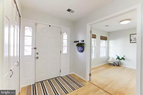 46 Bentley Dr, Sterling, VA 20165 photo 5
