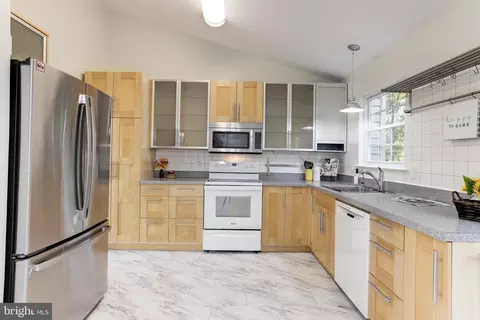 46 Bentley Dr, Sterling, VA 20165 photo 27