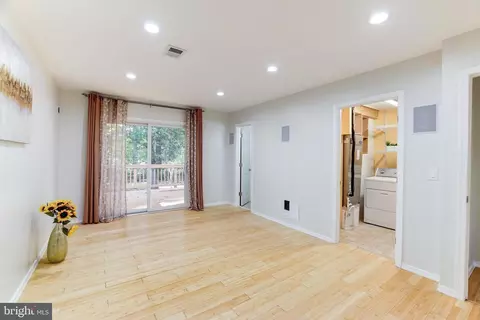 46 Bentley Dr, Sterling, VA 20165 photo 10