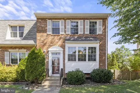 500 Beacon Dr, Sterling, VA 20164
