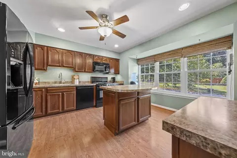500 Beacon Dr, Sterling, VA 20164 photo 9