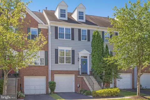 43007 Beachall St, Chantilly, VA 20152