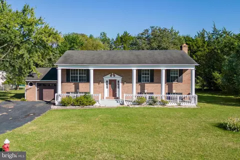 101 Cardinal Glen Cir, Sterling, VA 20164