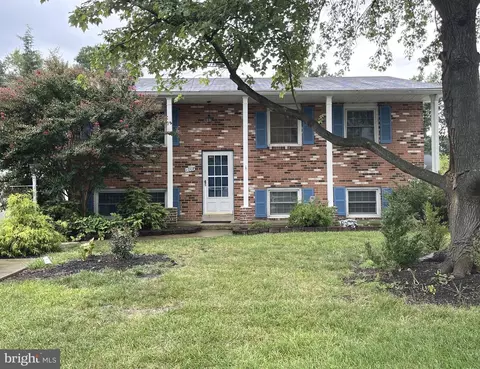 1004 E Maple Ave, Sterling, VA 20164