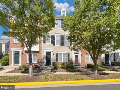 42810 Eggleston Ter, Chantilly, VA 20152