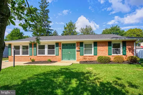 1103 S Greenthorn Ave, Sterling, VA 20164