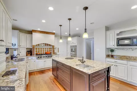 21312 Arrowhead Ct, Ashburn, VA 20147 photo 5