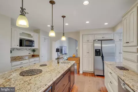 21312 Arrowhead Ct, Ashburn, VA 20147 photo 8