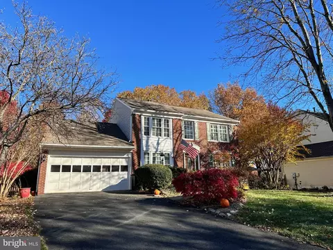 21312 Arrowhead Ct, Ashburn, VA 20147 photo 2