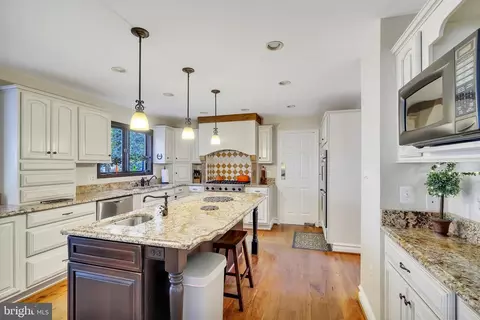 21312 Arrowhead Ct, Ashburn, VA 20147 photo 4