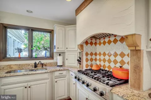 21312 Arrowhead Ct, Ashburn, VA 20147 photo 6