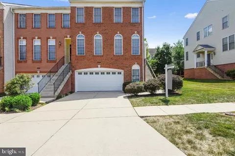 42935 Shelbourne Sq, Chantilly, VA 20152