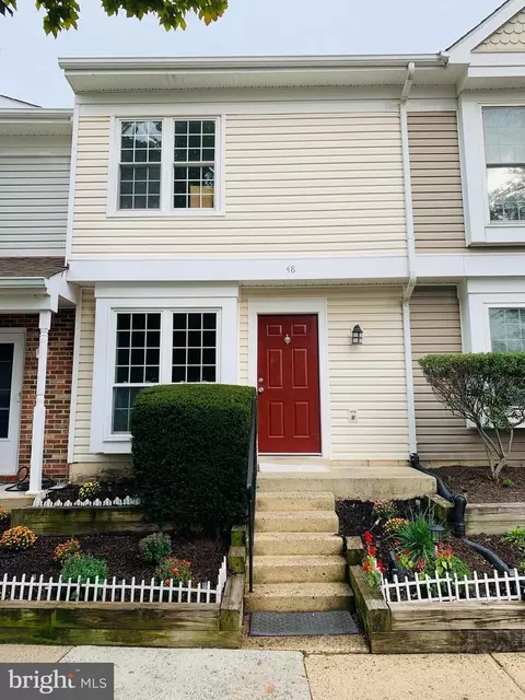 48 Essex Sq, Sterling, VA 20164