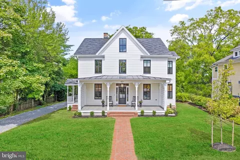 401 E Main St, Purcellville, VA 20132