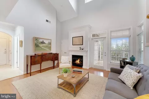 514 Sunset View Ter SE #301, Leesburg, VA 20175