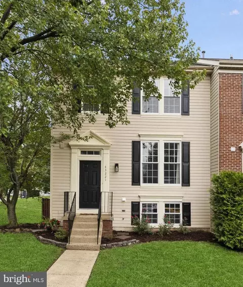 43221 Gatwick Sq, Ashburn, VA 20147