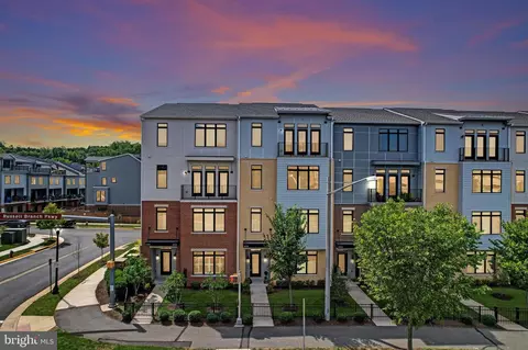 1026 Ribbon Limestone Ter SE, Leesburg, VA 20175