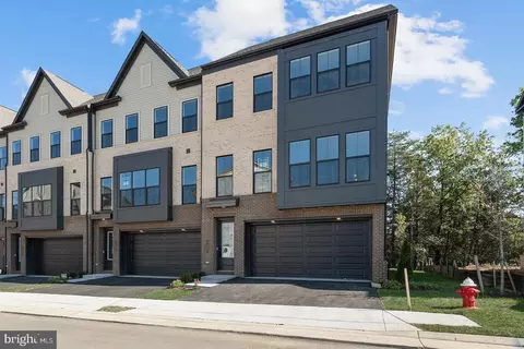 22898 Copper Tree Ter, Ashburn, VA 20148