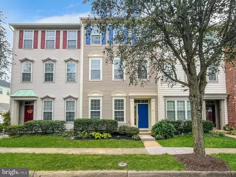 43101 Demerrit St, Chantilly, VA 20152