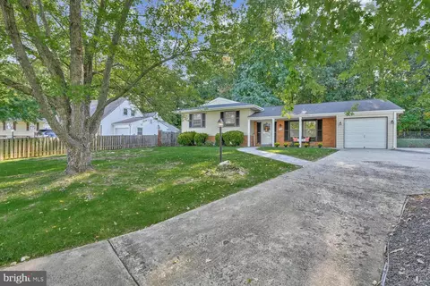 1608 E Madison Ct, Sterling, VA 20164 photo 3