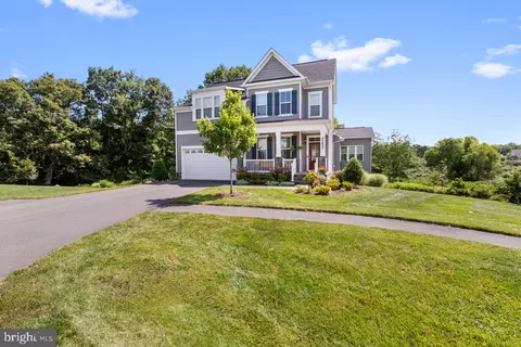 35833 Peninsula Ct, Round Hill, VA 20141