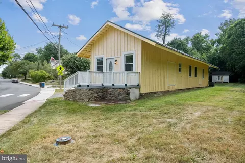 34 Main St, Round Hill, VA 20141