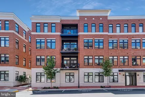 3 Stationmaster St SE #104, Leesburg, VA 20175