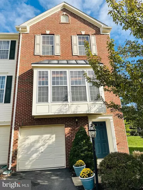 25278 Gothic Sq, Chantilly, VA 20152