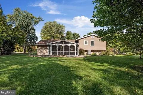 106 Peach Tree Ct, Hamilton, VA 20158 photo 4