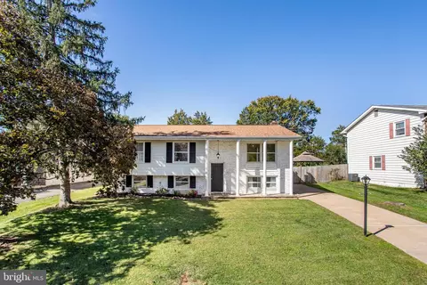 903 N York Rd, Sterling, VA 20164