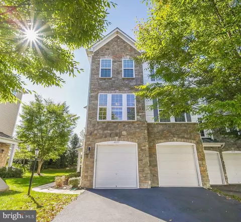 42377 Trellis Sq, Brambleton, VA 20148