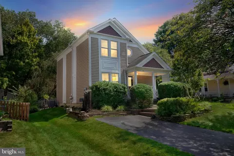 22 Fenton Wood Dr, Sterling, VA 20165