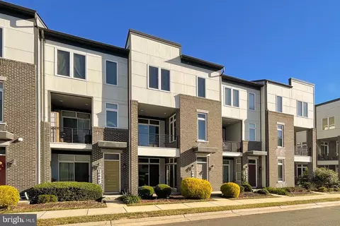 20865 Ashburn Heights Dr, Ashburn, VA 20148